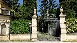 Ворота виллы