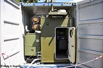 Вход в кабину боевого управления контейнерного комплекса Club-K с крылатыми ракетами «Калибр», размещённого в 40-футовом ISO-контейнере (МВМС-2011).