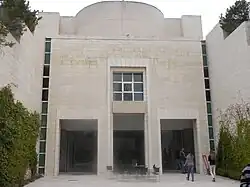 Отдельный вход в залы суда