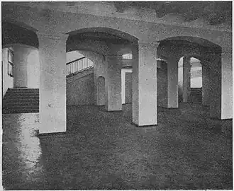 Изоучилище. Холл