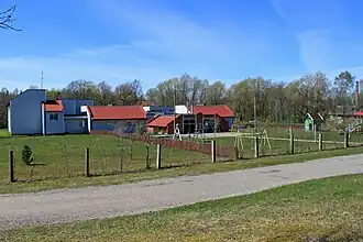 Школа-детский сад (вход в детсад)