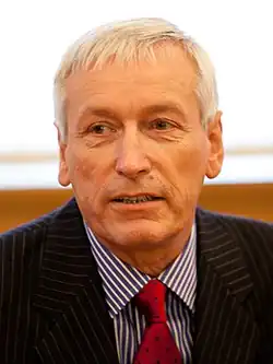 На пресс-конференции, посвящённой конкурсу на должность директора KNAB,31 октября 2011 года