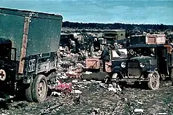 Оставшиеся в окружении санитарные машины и другое снаряжение. 3 сентября 1941 г.