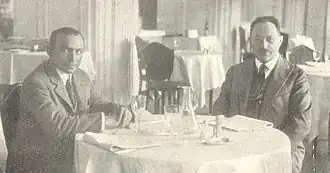 Вместе с Оскаром Хайесом (справа)