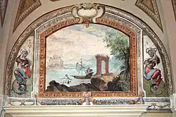 Один из люнетов зала