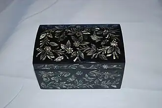 Современная шкатулка, инкрустированная перламутром
