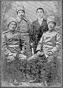 Японские добровольцы в русской армии — снимок в японской газете Асахи симбун