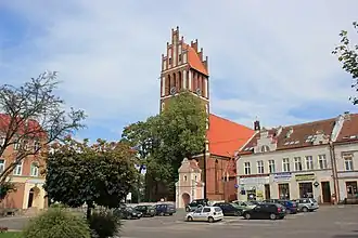 Platz der nationalen Einheit mit Kirche St. Bartholomäus