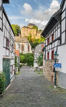 Вид замка со стороны города