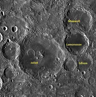Снимок зонда Lunar Reconnaissance Orbiter. Кратер Жолио в центре снимка.