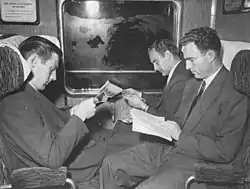 Карл Оге Хансен в центре