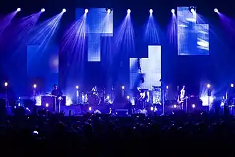 Kaiser Chiefs в январе 2015. Л-П: Эндрю Уайт, Виджей Мистри, Рики Уилсон, Ник Бейнс, Ник Ходжсон.