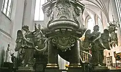 Деталь кафедры