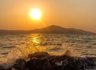 Вид на высшую точку полуострова — гору Кора[себ.]