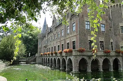 Восточный фасад