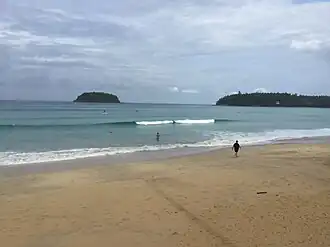 Вид на остров Пу с пляжа Ката