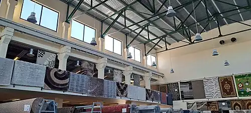 Магазин ковров в одном из цехов завода «Таллэкс»