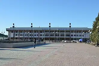 Здание железнодорожного вокзала в Уральске в 2017 году