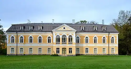 Задний фасад главного здания