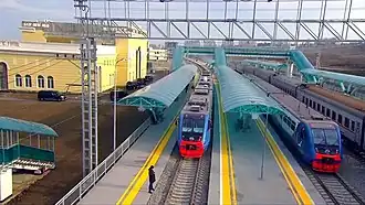 Новый парк станции Керчь-Южная с пассажирскими платформами и вокзалом