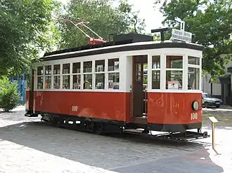 Трамвайный вагон серии Х, установленный к 100-летию открытия трамвайного движения в Волгограде. Такие вагоны эксплуатировались в городе с 1929 по 1967 годы