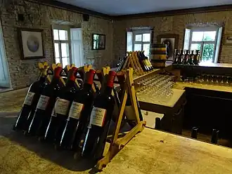 Бутылки с «Хванчкарой»в музее-усадьбе князей Чавчавадзе