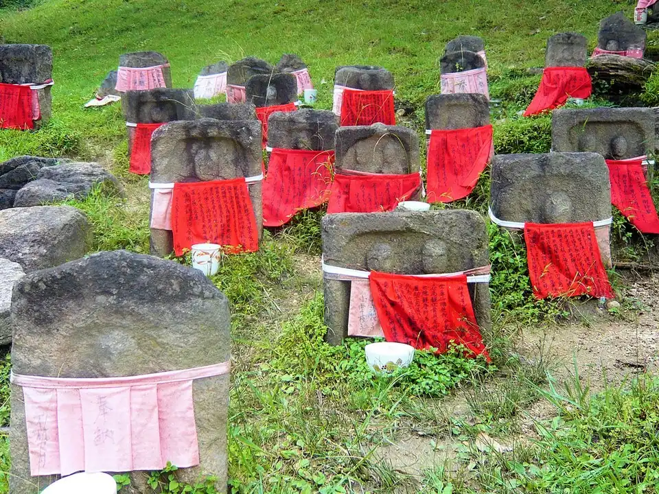 Статуэтки Дзидзо в Кофуку-дзи