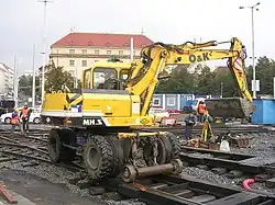 Автомобильно-железнодорожный экскаватор.