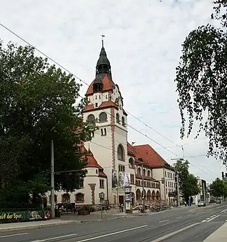 Главный вход и Конгресс-холл