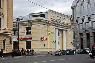 Искажённое незаконной мансардой здание, 2017 год