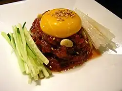 Юкхве, сырая говядина с приправами