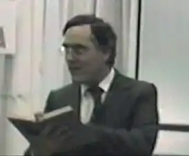 Фрагмент видео 1987 года. Костас читает стихотворение на языке Эсперанто.