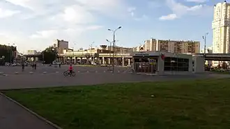 Вид на автобусную станцию рядом с метро, 21.09.2015