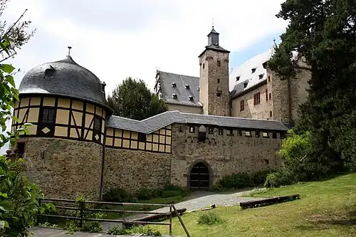 Боковая стена замка