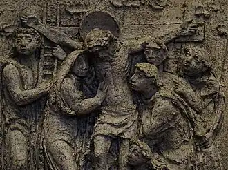 Скульптуры фасада церкви