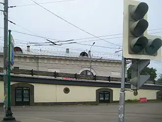 Вид на начало Крымской эстакады. Позади видны Провиантские склады