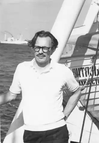 Бермудский Треугольник, на заднем плане НИС "Ломоносов". Ноябрь 1977