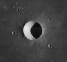 Снимок зонда Lunar Orbiter - IV.