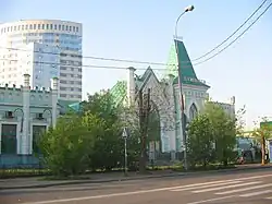 Здание вокзала железнодорожной станции Кунцево на улице Алексея Свиридова