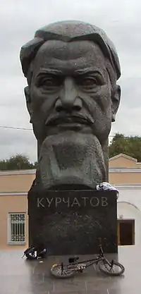 Памятник на площади его имени в Москве