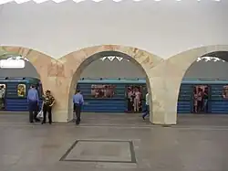 «Кузнецкий Мост». Колонны