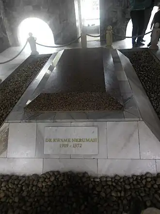 Надгробие могилы Кваме Нкрумыфото 2014 года
