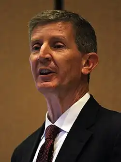 Стивен Грасс[англ.], окончил колледж в 1989, Судья Апелляционного суда США по Восьмому округу.