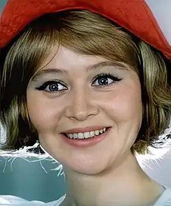 Барабанова («Красная Шапочка») в фильме «Эта весёлая планета» (1973)