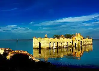 Затопленная при строительстве плотины школа