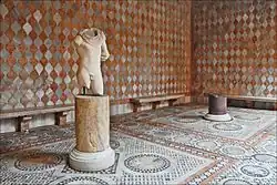 Часть галереи внутреннего двора