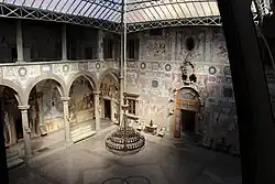 Кортиле (внутренний дворик)