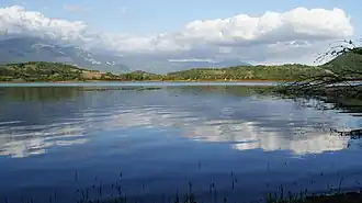 Вид на озеро Кантерно в сентябре 2019 года