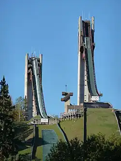 К-90 (слева) и К-120 (справа). 2010 год