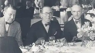 Архитекторы Эрик Лаллерштедт, Ле Корбюзье и Ивар Тенгбум (слева направо) в Стокгольме, 1933